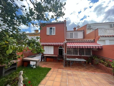 Venta Casa adosada Algeciras. Buen estado plaza de aparcamiento con terraza 222 m²