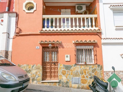 Venta Casa adosada en C. Badajoz 3 Algeciras. 98 m²