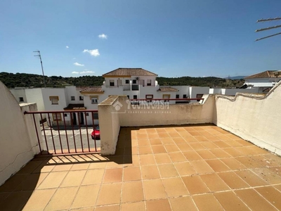 Venta Casa adosada en C. Juan Domingo de Mena 18 San Roque. Plaza de aparcamiento con terraza 115 m²