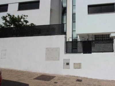 Venta Casa adosada en Calle Benito Daza Algeciras. Muy buen estado plaza de aparcamiento 131 m²