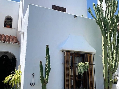 Venta Casa pareada Algeciras. Buen estado con terraza calefacción individual 118 m²