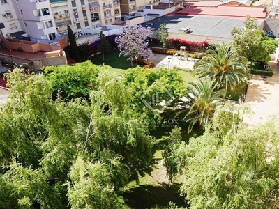 Venta de ático en Mestalla de 4 habitaciones con terraza y garaje
