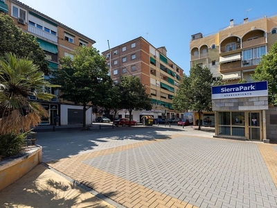 Venta de piso en Barrio de Zaidín de 3 habitaciones con terraza y balcón