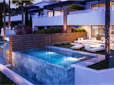 Venta de piso en Cabo Pino - Reserva de Marbella de 2 habitaciones con terraza y piscina