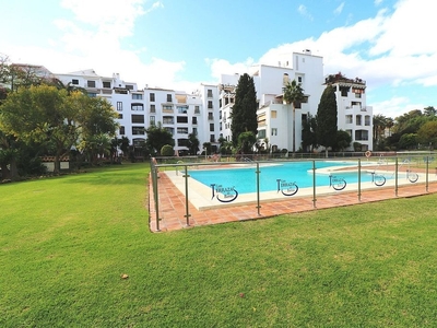 Venta de piso en urbanización Jardines del Puerto de 3 habitaciones con terraza y piscina