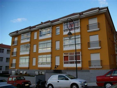 Venta Piso La Orotava. Piso de tres habitaciones en Calle Cristóbal de Franchi 10. Buen estado primera planta plaza de aparcamiento