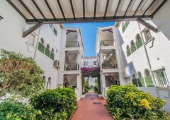 Apartamento gran propiedad para entrar a vivir junto a la playa en Estepona