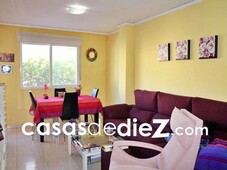 Venta de piso en calle L´Atzuvia de 2 habitaciones con terraza y balcón