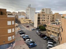 Venta de piso en calle Cartagena de 3 habitaciones con terraza y balcón