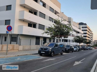 Alquiler de Piso 3 dormitorios, 2 baños, 2 garajes, Nuevo, en Málaga, Málaga