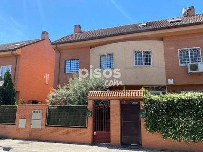 Casa en venta en Avenida de las Flores, cerca de Calle de los Nardos