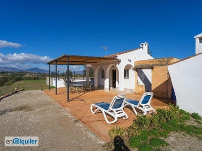 Casita de campo con porche, barbacoa y piscina, con buenas vistas