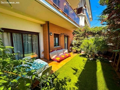 Maravilloso apartamento con jardín privado.