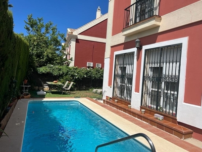 Venta de casa con piscina en Montequinto (Dos Hermanas), Olivar de Quintos