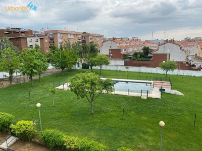 Venta de piso con piscina en Golf Guadiana (Badajoz), Urbanización Guadiana