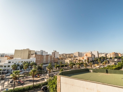 Venta de piso con terraza en Oliveros, Altamira, Barrio Alto (Almería), Altamira
