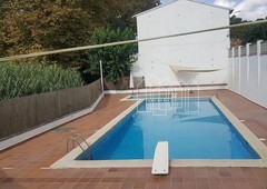 Piso en venta en Sant Iscle de Vallalta de 3 habitaciones con piscina y balcón