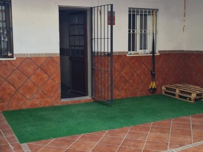 Alquiler Chalet Dos Hermanas. Con terraza 130 m²