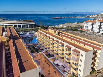 Alquiler Piso Arona. Piso de una habitación en Juan Carlos I 37. Buen estado segunda planta con terraza