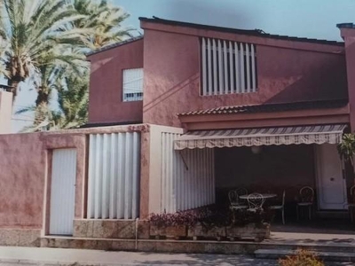 Casa con terreno en Elche