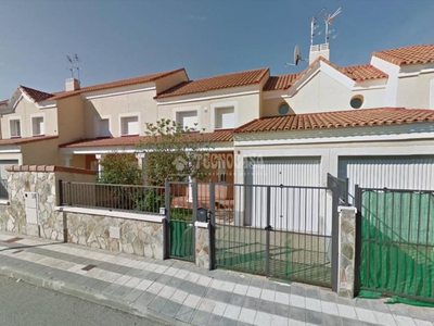 Venta Casa adosada en C. Cádiz 11 Albarreal de Tajo. Calefacción individual 150 m²