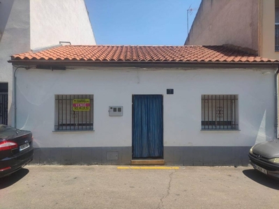 Venta Casa adosada en Calle Doctor Fleming 7 Ciudad Rodrigo. Buen estado 68 m²