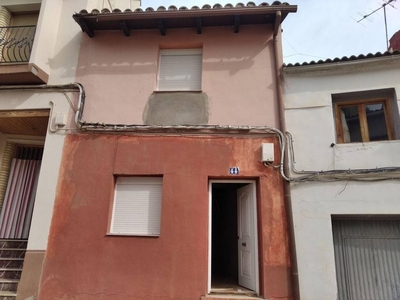 Venta Casa adosada en Ramon Y Cajal Quinto. A reformar calefacción individual 112 m²