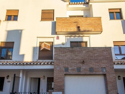 Venta Casa adosada Víznar. Buen estado plaza de aparcamiento con terraza calefacción individual 187 m²