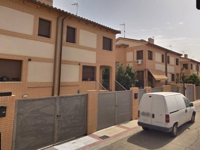 Venta Casa pareada en Calle Madroño Villaluenga de La Sagra. 188 m²