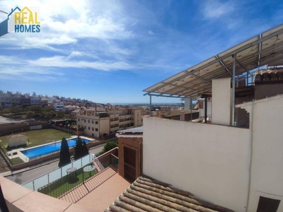 Venta Casa unifamiliar en Carretera de Arenas Vélez-Málaga. Buen estado plaza de aparcamiento con balcón calefacción individual 280 m²