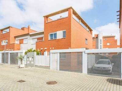 Venta Casa unifamiliar San Juan de Aznalfarache. Con terraza 135 m²