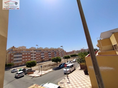 Venta de piso con terraza en Roquetas de Mar, Las Marinas