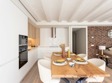 Apartamento piso en excelentes condiciones de 2 dormitorios en venta en gótico, en Barcelona