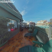 Ático muy soleado totalmente exterior con ascensor. el piso es una 7ª planta real distribuida en recibidor, salón comedor, cocina, tres dormitorios, baño, trastero y terraza a nivel. listo para entrar a vivir. en Hospitalet de Llobregat (L´)