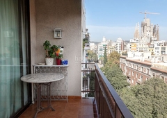 Piso con 3 habitaciones con ascensor, calefacción, aire acondicionado, vistas al mar y vistas a la montaña en Barcelona