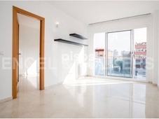 Piso en venta en Sant Martí en El Poblenou por 398.000 €