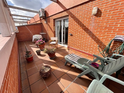 Alquiler de ático en Ermitagaña - Mendebaldea de 3 habitaciones con terraza y garaje