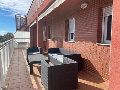 Alquiler de piso en avenida De Salou de 3 habitaciones con terraza y piscina