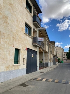 Alquiler de piso en calle Prado de 3 habitaciones con muebles y balcón