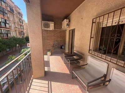 Alquiler de piso en Centro - Murcia de 4 habitaciones con terraza y muebles