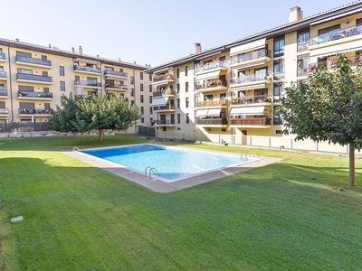 Alquiler de piso en Montilivi - Palau de 3 habitaciones con terraza y piscina