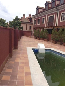 Alquiler de piso en San Ildefonso de 3 habitaciones con terraza y piscina