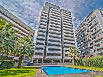 Ático en alquiler en Provençals del Poblenou de 3 habitaciones con terraza y piscina