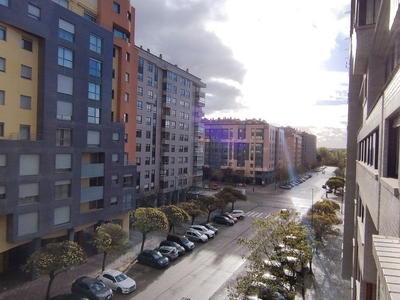 Piso en alquiler en calle Marqués de Berlanga de 2 habitaciones con terraza y garaje