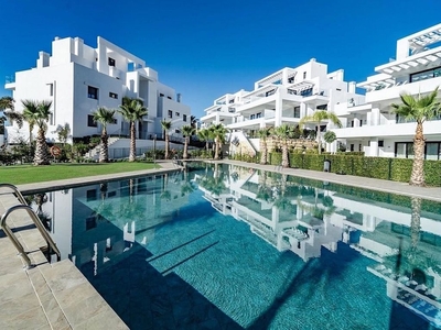 Piso en alquiler en calle Quintana El Paraíso Málaga Spain de 2 habitaciones con terraza y piscina