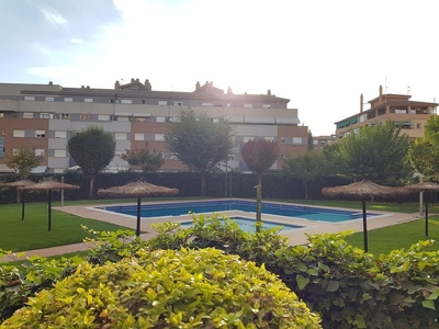 Piso en alquiler en calle Virgen del Monte de 4 habitaciones con piscina y garaje