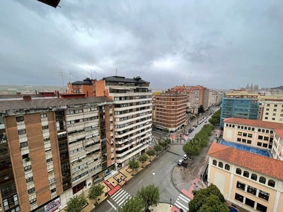 Piso en alquiler en Centro - Burgos de 5 habitaciones con garaje y ascensor