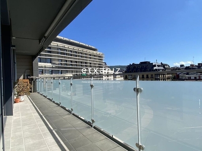 Piso en venta en Centro - San Sebastián-Donostia de 3 habitaciones con terraza y calefacción