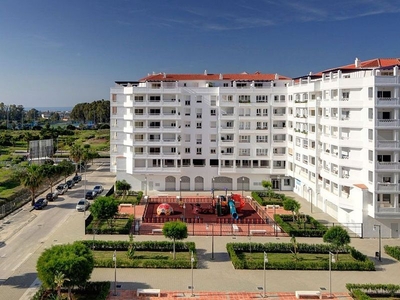 Piso en venta en Nueva Andalucía centro de 4 habitaciones con terraza y garaje