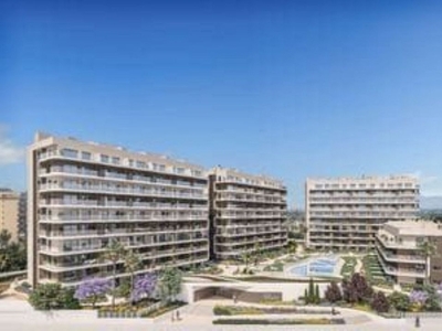 Venta de piso en Alicante de 3 habitaciones con terraza y piscina